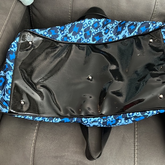 Betsy Johnson cheetah, print duffel bag used twice - Picture 9 of 9
